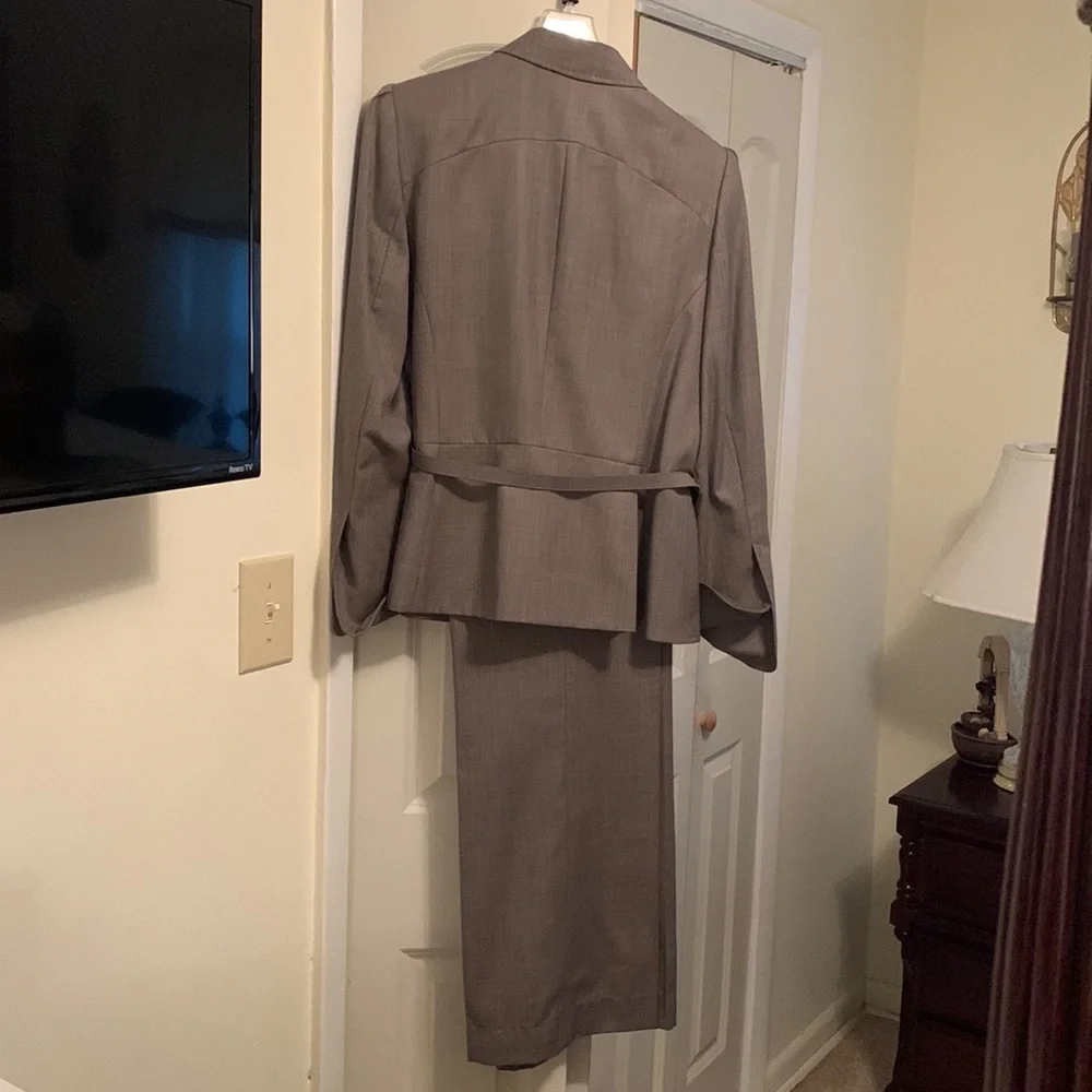 Ann Klein pant suit - Picture 3 of 5